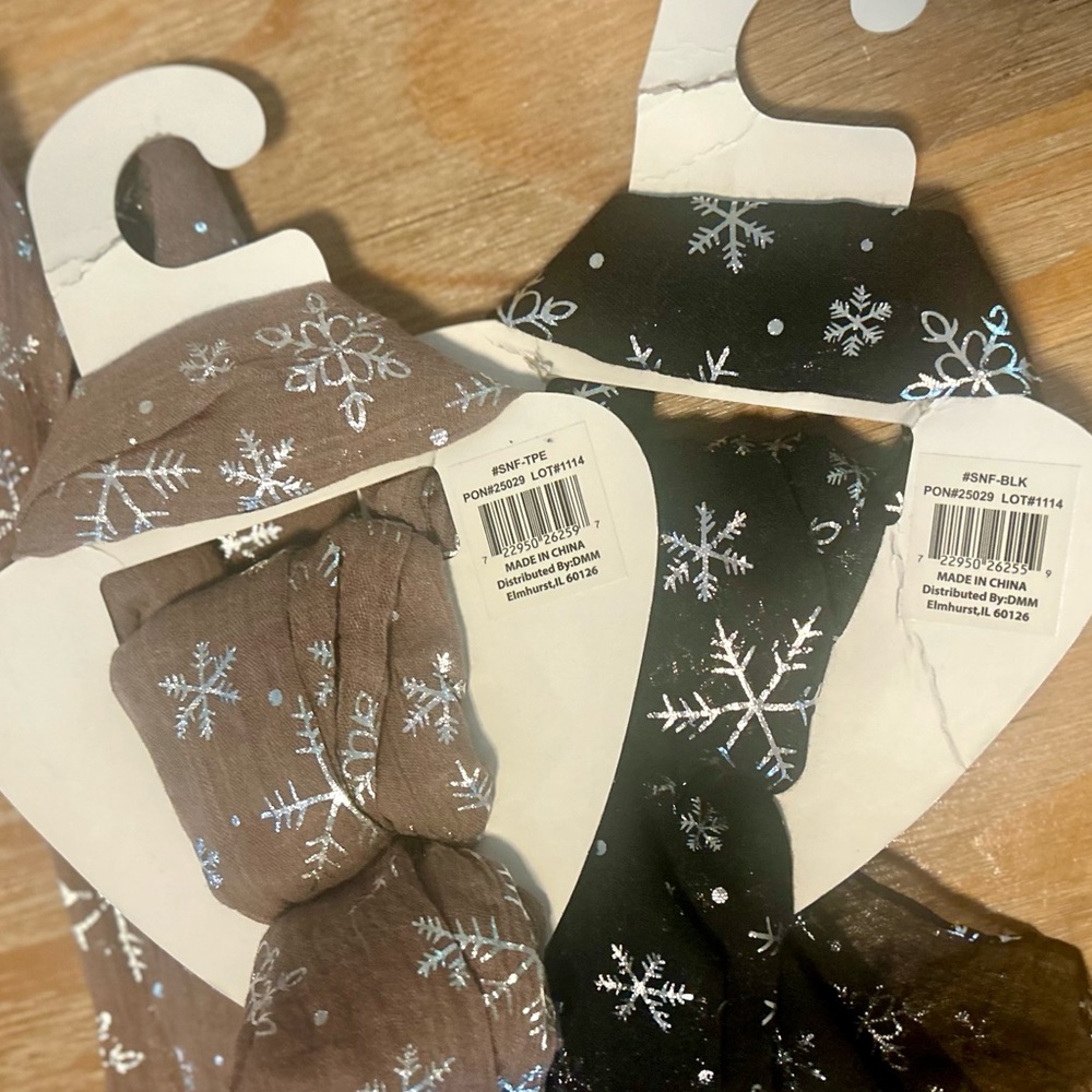 Lavello Snowflake Splendor Scarf Set - Picture 6 of 8
